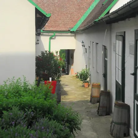 Bioweingut Hauerhof 99 -apartment 1 アパート Kritzendorf